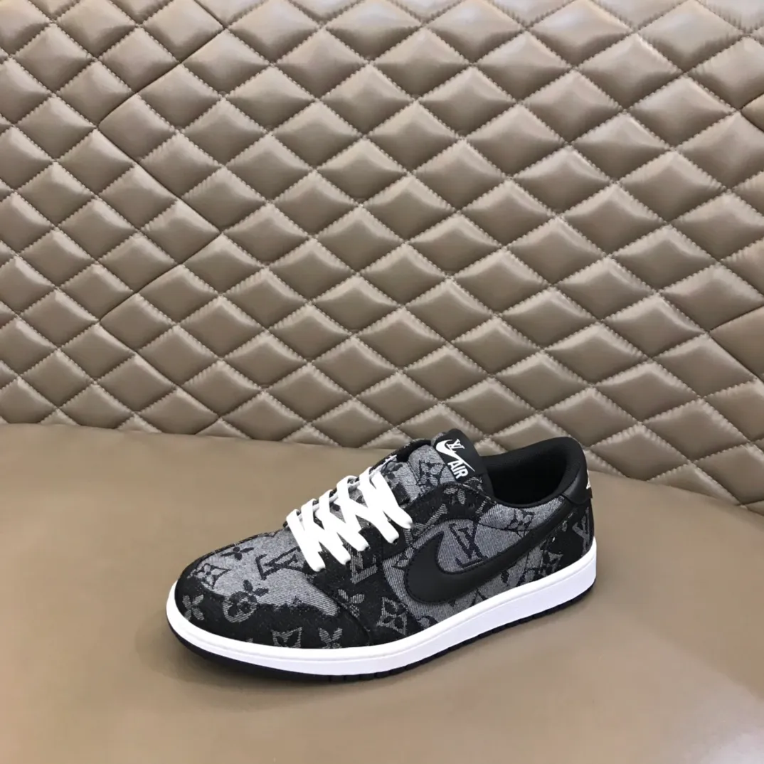 Men's shoes 💰p440 "*OUIS *UITTO* Nike" new original drawer box, co-branded low-top casual sneakers, this sneaker is completely made of denim canvas splicing leather, decorated with Louis Vuitton's iconic monogram and Damierl pattern with natural cowhide piping. The upper of this shoe combines LV’s most classic Monogram and Damier elements, giving it a sense of luxury and recognition! Size: 38-45